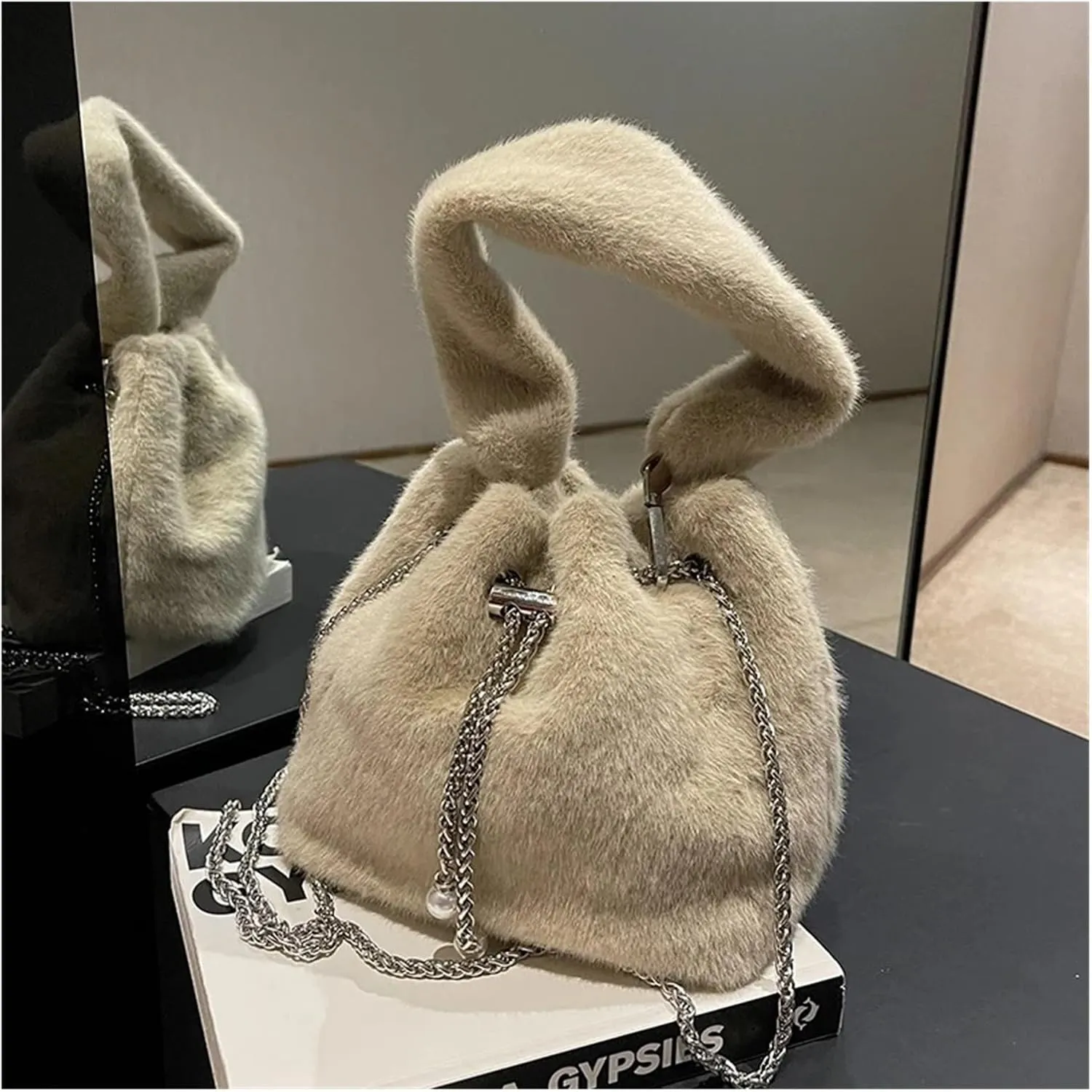 Fluffy Tote Bag Handle Tote Bags for Women Winter Bucket Bag Trend Small Soft Faux Fur Kawaii Handbags and Purse(White)