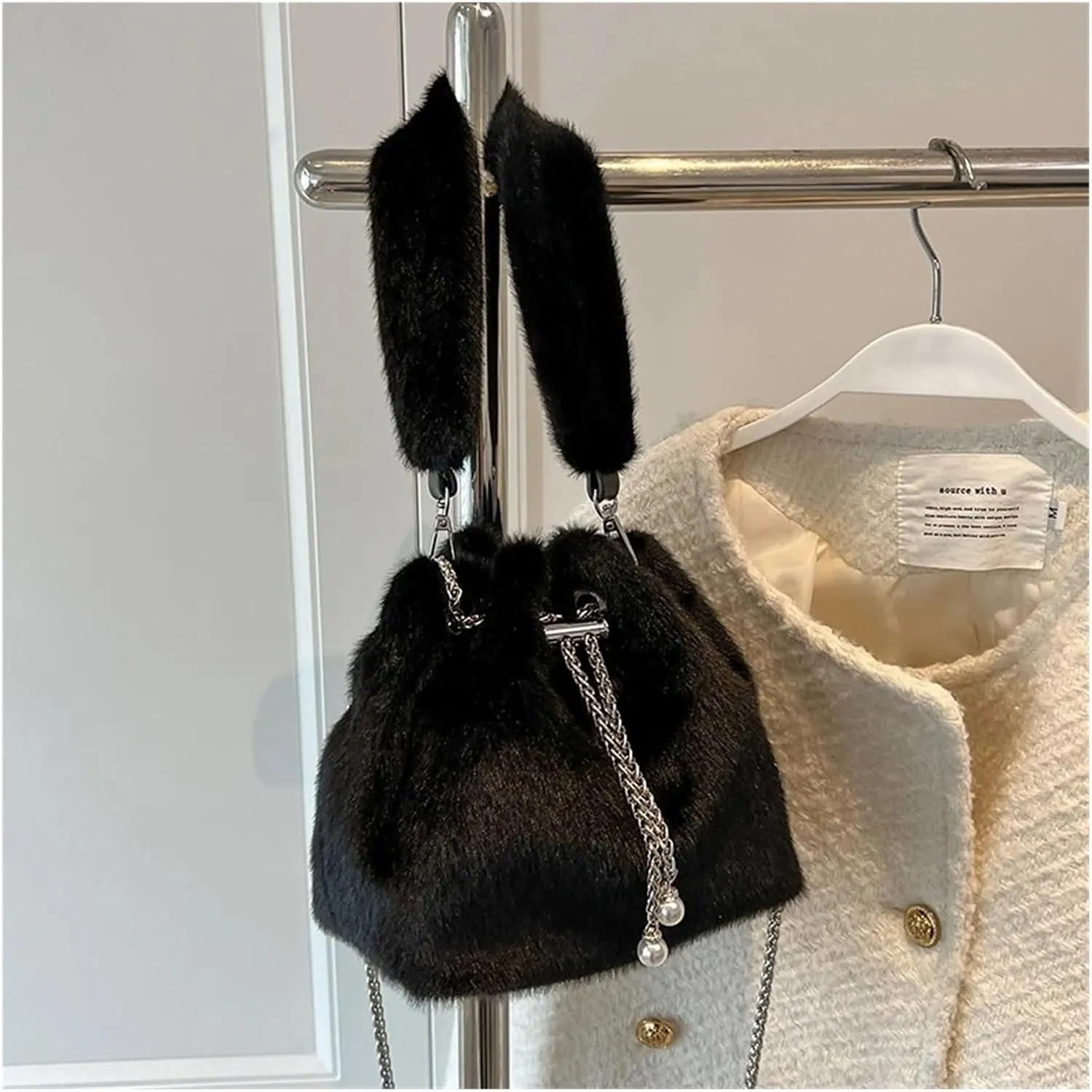 Fluffy Tote Bag Handle Tote Bags for Women Winter Bucket Bag Trend Small Soft Faux Fur Kawaii Handbags and Purse(White)
